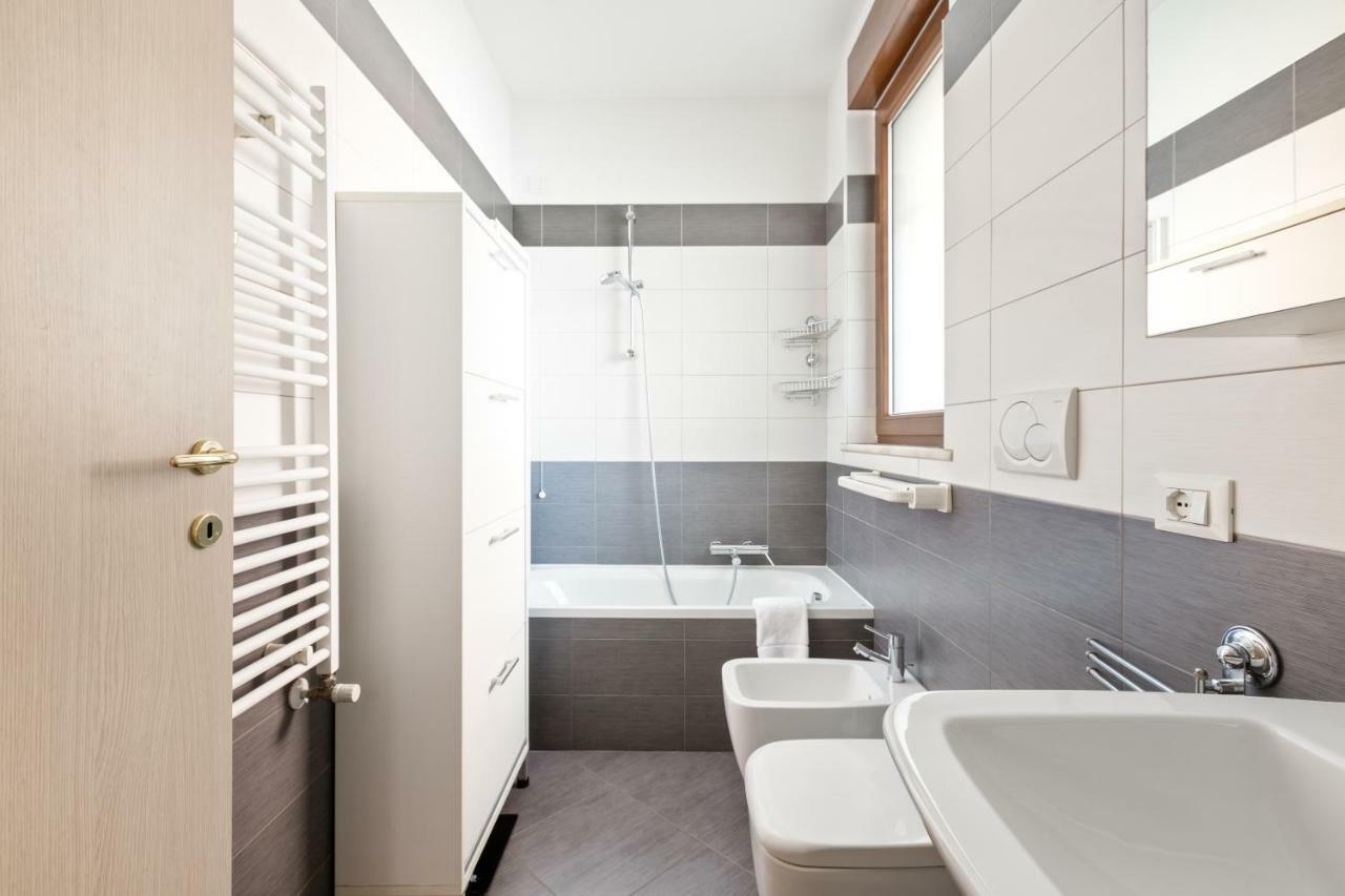 Corsica Huge Terrace Flats Apartment Milan Bagian luar foto
